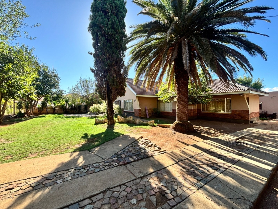 6 Bedroom Property for Sale in Songloed North West